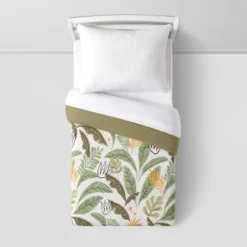 Toddler Botanical Print Kids' Comforter Green - Pillowfortâ˘